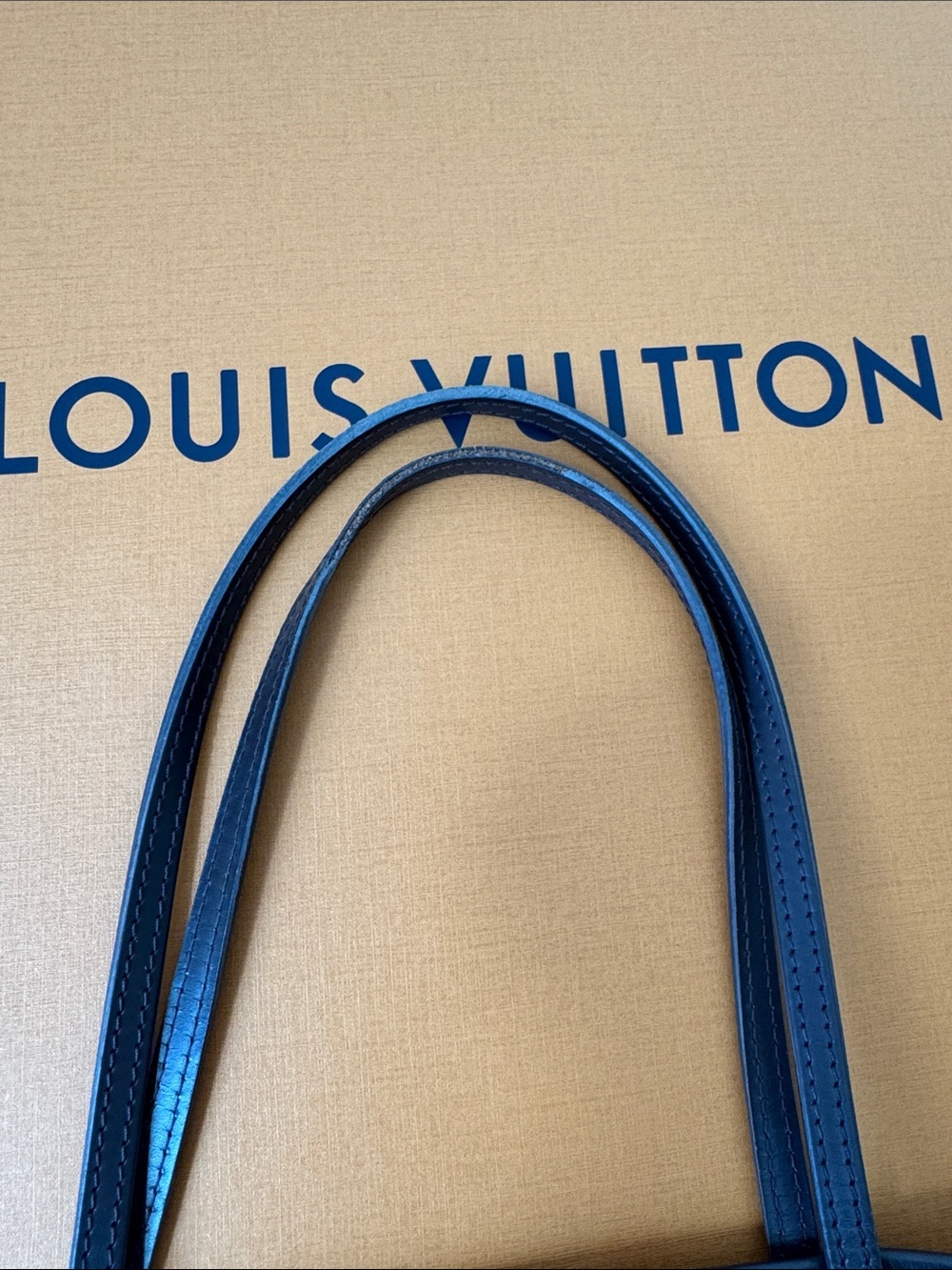 Authentic Louis Vuitton Neverfull MM - Picture 9 of 17